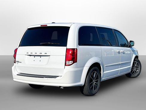 Used 2017 Dodge Grand Caravan SE FWD image 10
