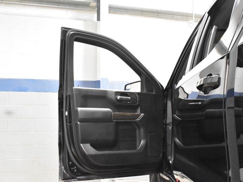 Used 2022 Chevrolet Silverado 1500 LT Trail Boss w/ Bed Protection Package AWD/4WD image 11
