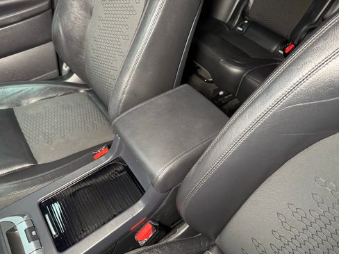 Used 2017 Land Rover Discovery Sport SE image 38