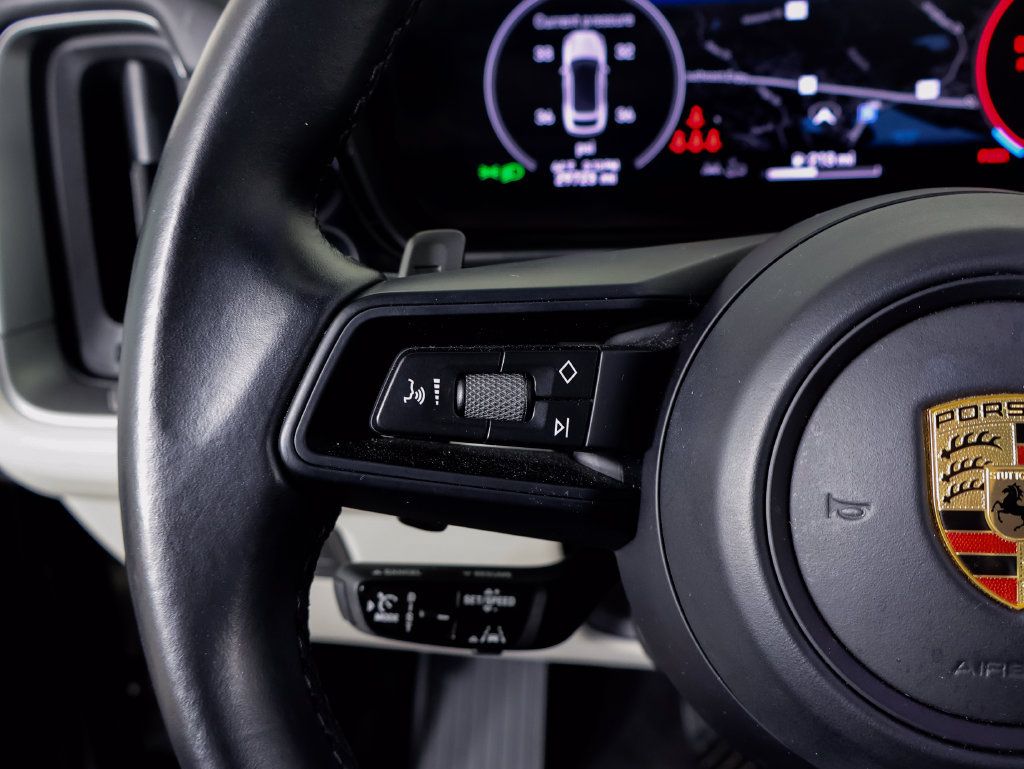 Certified 2024 Porsche Cayenne Coupe AWD/4WD image 21