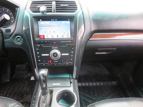 Used 2017 Ford Explorer Platinum AWD/4WD image 16