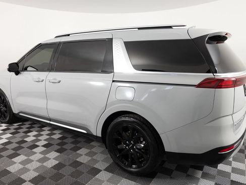 Used 2022 Kia Carnival SX FWD image 4