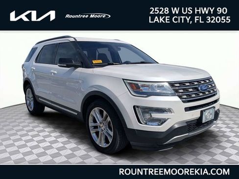 Used 2017 Ford Explorer XLT w/ Equipment Group 202A FWD image 1