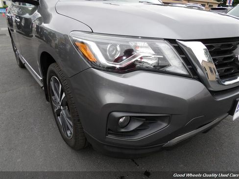 Used 2019 Nissan Pathfinder Platinum AWD/4WD image 10