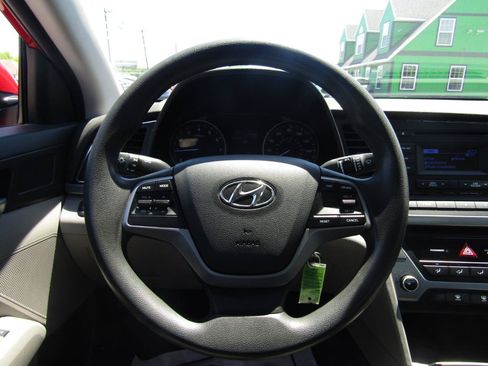 Used 2017 Hyundai Elantra SE FWD image 14