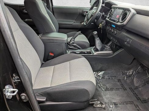 Used 2022 Toyota Tacoma TRD Off-Road image 18