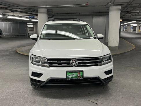 Used 2018 Volkswagen Tiguan SE w/ Panoramic Sunroof Package image 28