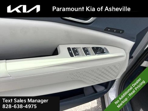 New 2026 Kia Carnival EX FWD image 25
