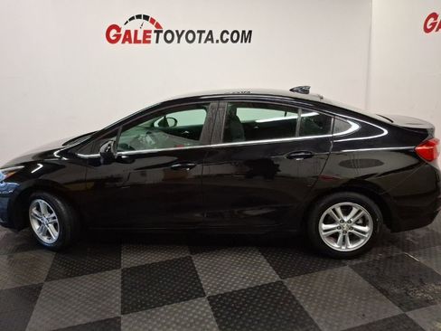 Used 2017 Chevrolet Cruze LT image 9