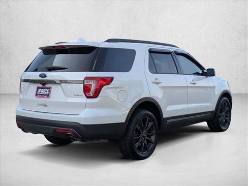 Used 2017 Ford Explorer XLT w/ Equipment Group 202A AWD/4WD image 5
