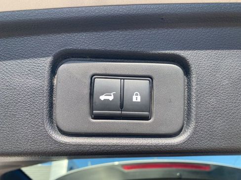 Used 2025 Nissan Pathfinder SV image 14