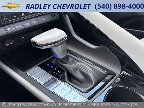 Used 2025 Hyundai Elantra Limited image 11
