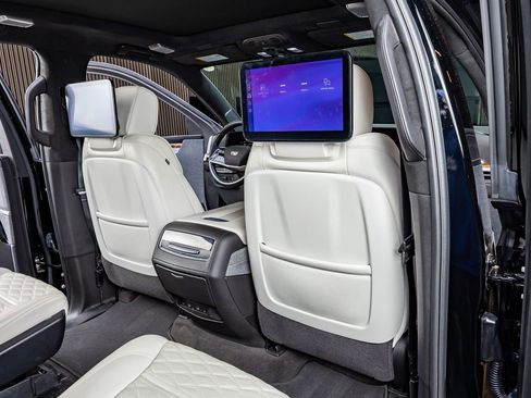 Used 2025 Cadillac Escalade Sport Platinum image 32