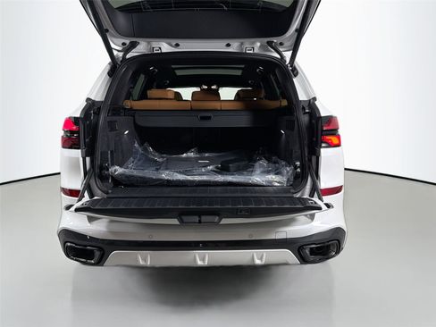 New 2026 BMW X5 xDrive40i w/ M Sport Package AWD/4WD image 28