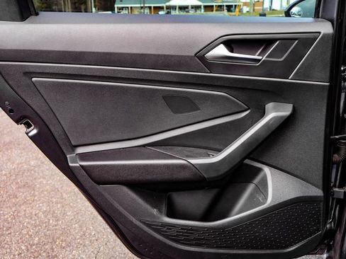 Used 2023 Volkswagen Jetta SE w/ Panoramic Sunroof Package image 37