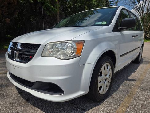 Used 2014 Dodge Grand Caravan American Value Package FWD image 1
