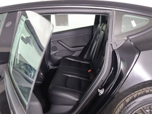 Used 2021 Tesla Model 3 Standard Range Plus image 29