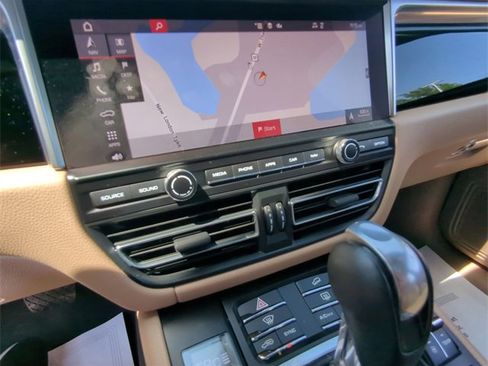 Used 2021 Porsche Macan image 17