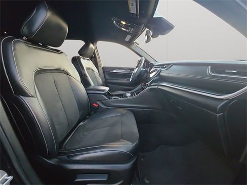 Used 2021 Jeep Grand Cherokee L Laredo image 15