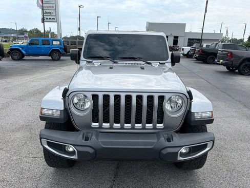 Used 2020 Jeep Gladiator Overland AWD/4WD image 2