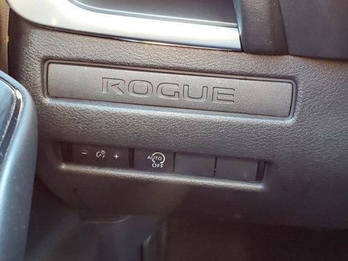 Used 2024 Nissan Rogue S image 12