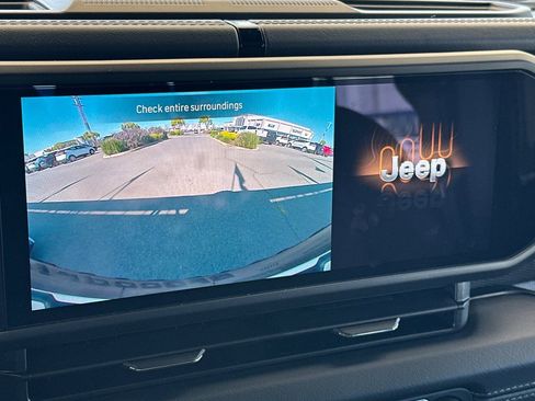 Used 2026 Jeep Wrangler Unlimited Rubicon w/ Steel Bumper Group image 18