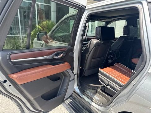 Used 2024 GMC Yukon Denali Ultimate AWD/4WD image 10