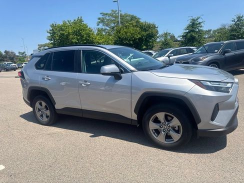Used 2025 Toyota RAV4 XLE AWD/4WD image 8