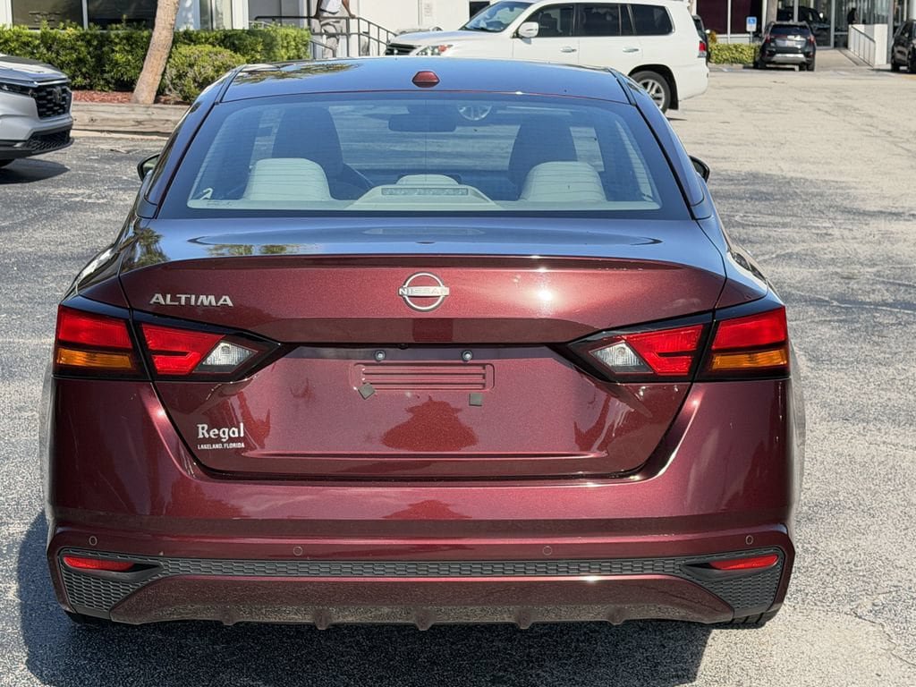Used 2025 Nissan Altima 2.5 SV FWD image 6