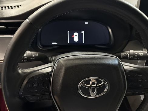 Used 2023 Toyota Venza Limited image 11