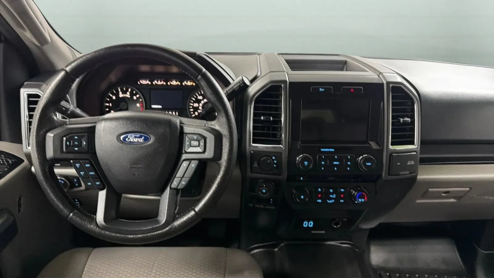 Used 2016 Ford F150 XLT w/ Equipment Group 302A Luxury AWD/4WD image 10