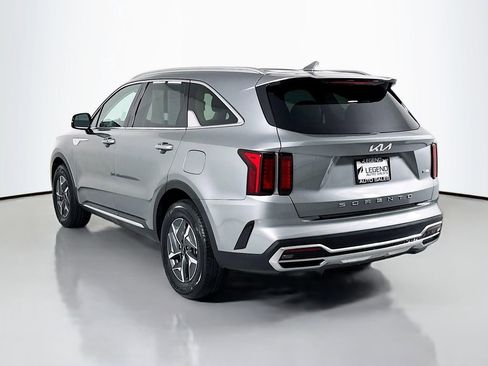 Used 2022 Kia Sorento S image 8