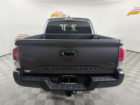 Used 2021 Toyota Tacoma TRD Off-Road w/ Technology Package AWD/4WD image 4