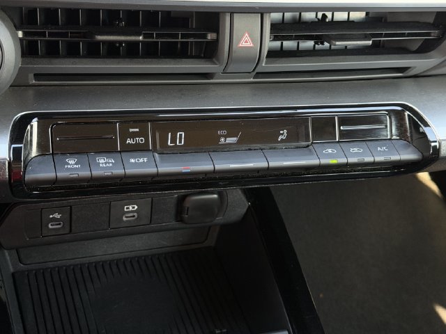Used 2025 Toyota Prius LE FWD image 21