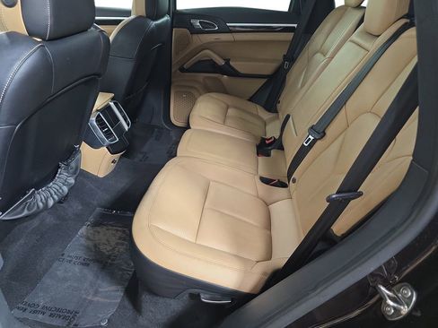 Used 2016 Porsche Cayenne AWD/4WD image 24
