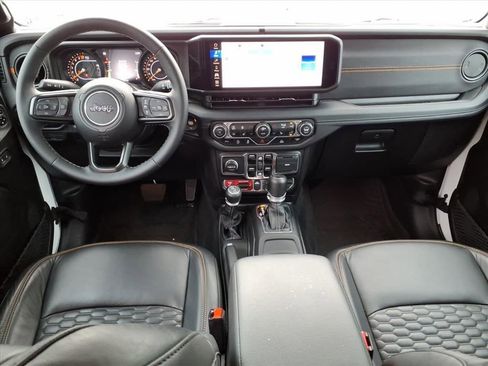 Used 2025 Jeep Gladiator Mojave w/ Convenience Group AWD/4WD image 22