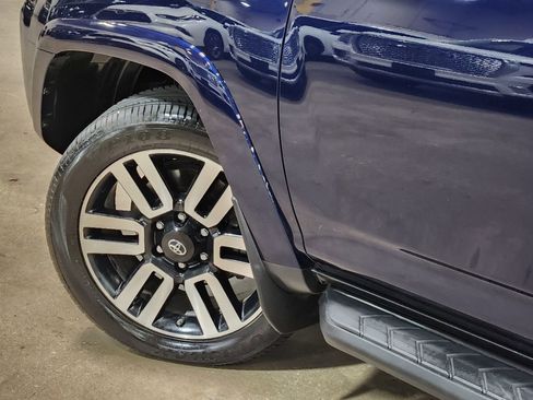 Used 2021 Toyota 4Runner SR5 Premium w/ Moonroof Package RWD image 23
