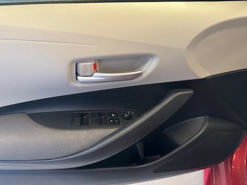 Used 2020 Toyota Corolla LE FWD image 19