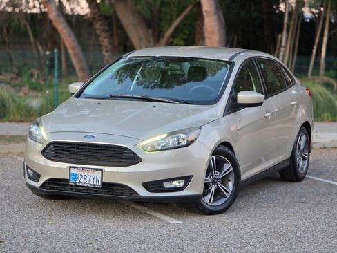 Used 2018 Ford Focus SE w/ SE Appearance Package image 16