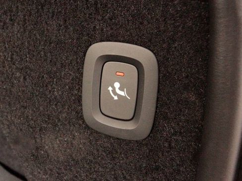 Used 2023 Volvo XC90 T8 Plus w/ Protection Package Premier image 11