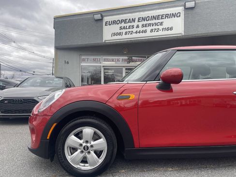 Used 2015 MINI Cooper 2-Door Hardtop image 10