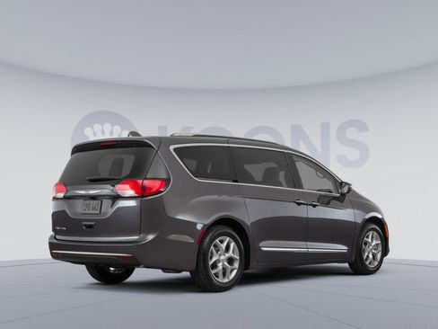 Used 2019 Chrysler Pacifica Touring-L FWD image 4