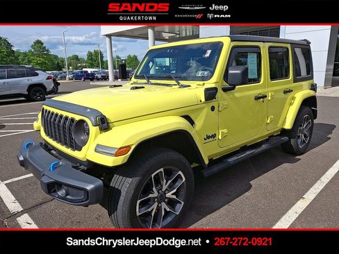 Used 2024 Jeep Wrangler Unlimited w/ Convenience Group AWD/4WD image 1
