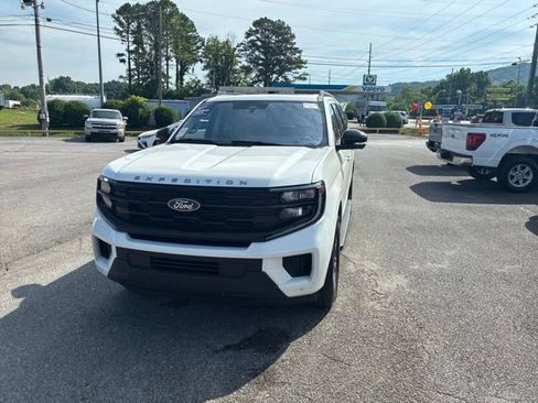 Used 2025 Ford Expedition Max Active RWD image 4