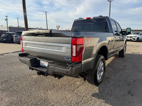Used 2022 Ford F250 Platinum w/ FX4 Off-Road Package AWD/4WD image 7