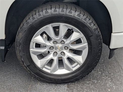 Used 2023 Chevrolet Silverado 1500 Custom image 11