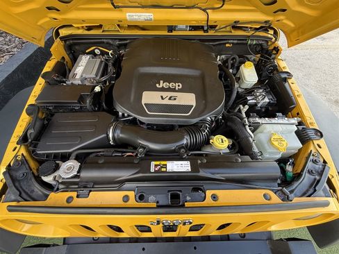 Used 2015 Jeep Wrangler Unlimited Sport w/ Quick Order Package 24S AWD/4WD image 28
