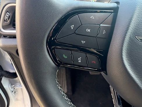 Certified 2023 Chrysler Pacifica Touring image 16