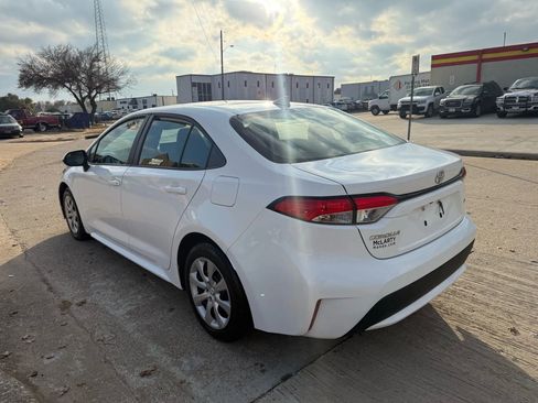 Used 2021 Toyota Corolla LE image 4