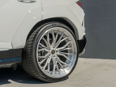 Used 2019 Lamborghini Urus AWD/4WD image 27